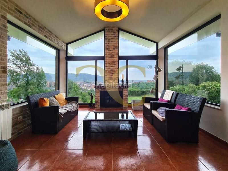 Foto 638ff3d9-332c-4afa-805d-5f287b4950df. Chalet mit heizung parking in Parroquias Sur - La Manjoya Oviedo