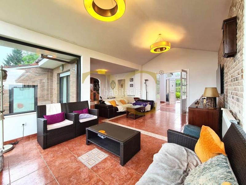 Foto 6de0ba4f-4ff0-45db-9fd7-6a3030cd4496. Chalet mit heizung parking in Parroquias Sur - La Manjoya Oviedo