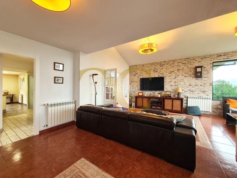 Foto 6f0db768-8592-49d0-ae70-9bd6d30243d6. Chalet mit heizung parking in Parroquias Sur - La Manjoya Oviedo