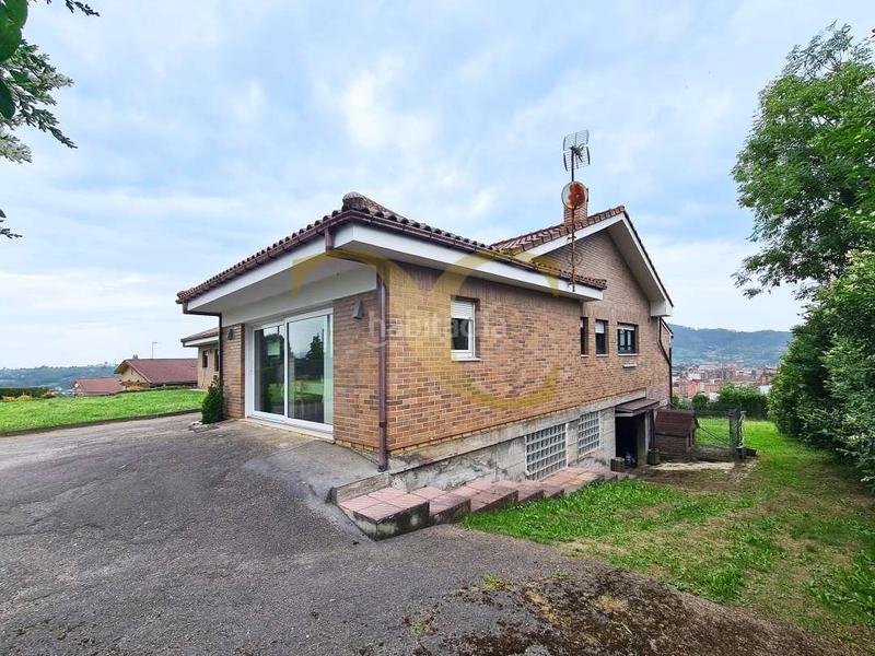 Foto 8327186b-dad6-4848-abfe-4b7fe1951ee6. Chalet mit heizung parking in Parroquias Sur - La Manjoya Oviedo