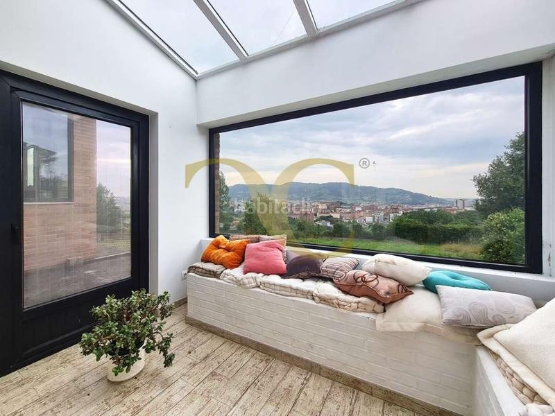 Foto 8749963b-b59d-49ee-bd07-7dd18b5f0979. Chalet mit heizung parking in Parroquias Sur - La Manjoya Oviedo