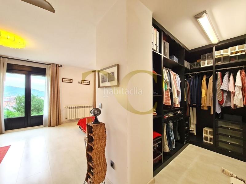 Foto 999add87-27d0-447b-9be0-e25820149cfe. Chalet mit heizung parking in Parroquias Sur - La Manjoya Oviedo