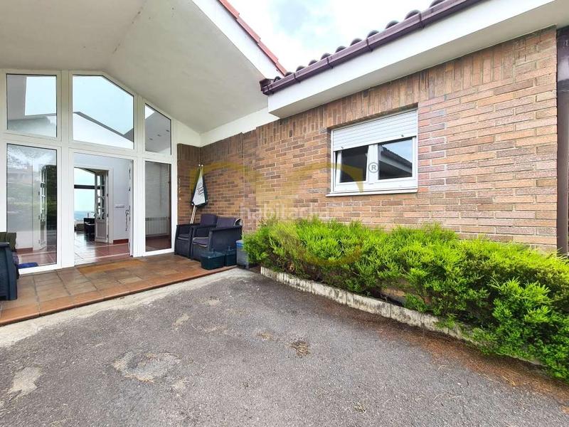 Foto ac16eb48-4ac8-453a-8e45-a5aac789890c. Chalet mit heizung parking in Parroquias Sur - La Manjoya Oviedo