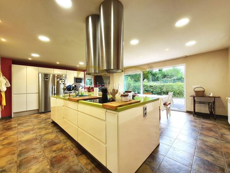 Foto ad8c9ea5-8699-47c3-8b57-6942d3ec0a33. Chalet mit heizung parking in Parroquias Sur - La Manjoya Oviedo