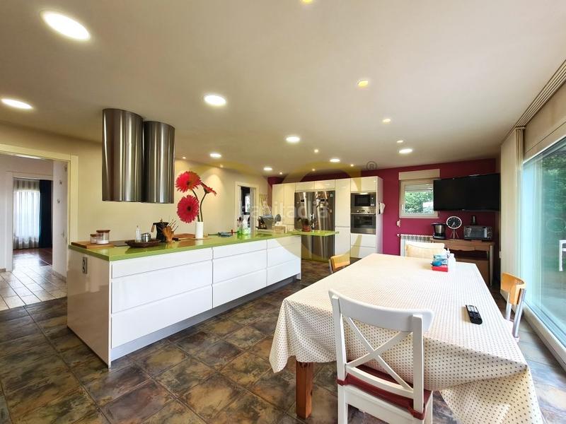 Foto b330d751-a1e4-4d7b-941d-ad8827f7912a. Chalet mit heizung parking in Parroquias Sur - La Manjoya Oviedo