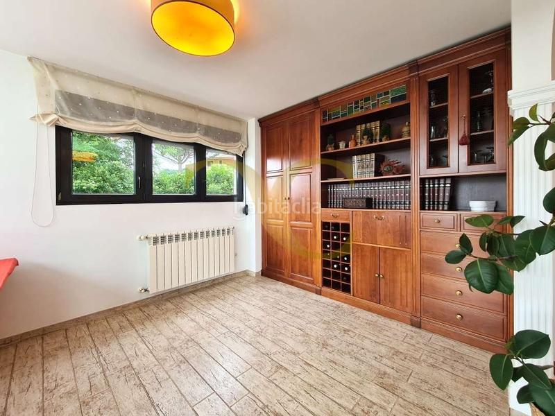 Foto b6bf73df-7eae-4d05-972d-5f41adbaf327. Chalet mit heizung parking in Parroquias Sur - La Manjoya Oviedo