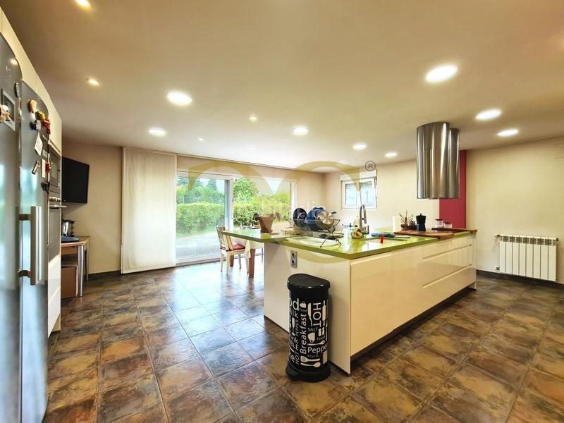 Foto c63f4d59-0385-4d62-99ae-db41b813e61a. Chalet mit heizung parking in Parroquias Sur - La Manjoya Oviedo