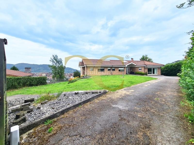 Foto d2368f6f-1838-4fb9-83c3-31be31d403e6. Chalet mit heizung parking in Parroquias Sur - La Manjoya Oviedo