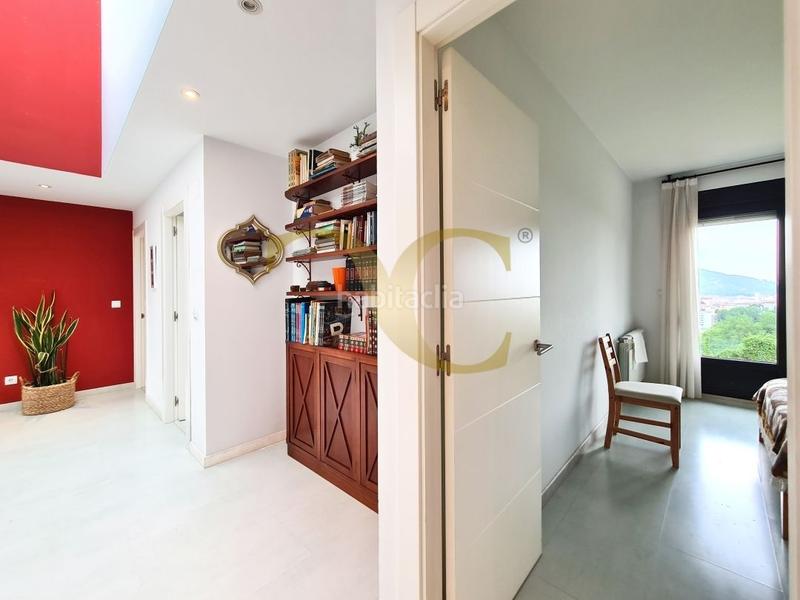 Foto ef61f639-fbf6-40e5-879e-5448437c99c7. Chalet mit heizung parking in Parroquias Sur - La Manjoya Oviedo