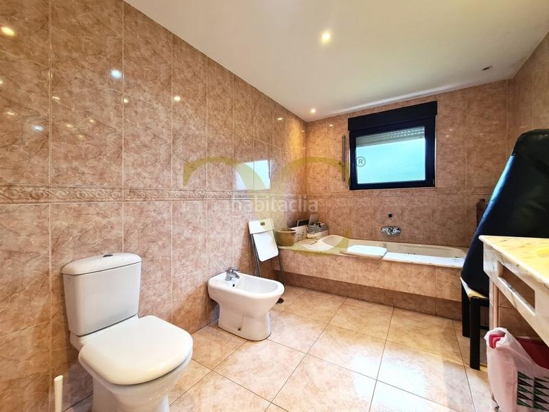 Foto f1c601c8-fe3d-4a98-a526-6033c0af1950. Chalet mit heizung parking in Parroquias Sur - La Manjoya Oviedo