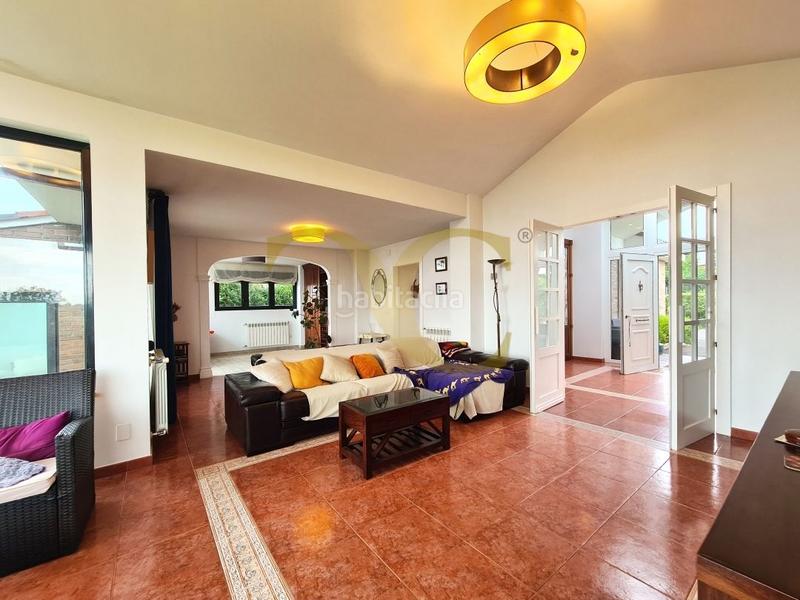 Foto f3520b32-804f-4356-bfb2-5115414d64d7. Chalet mit heizung parking in Parroquias Sur - La Manjoya Oviedo