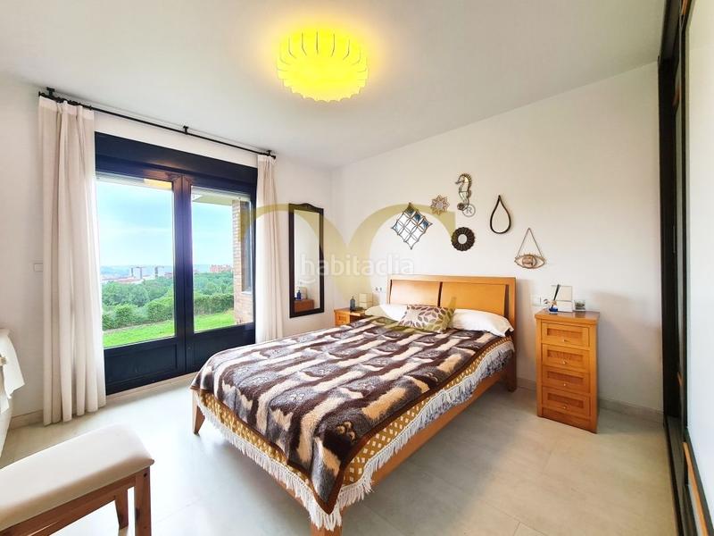 Foto f9fd4645-259f-4d97-8f4e-85fc506fb816. Chalet mit heizung parking in Parroquias Sur - La Manjoya Oviedo