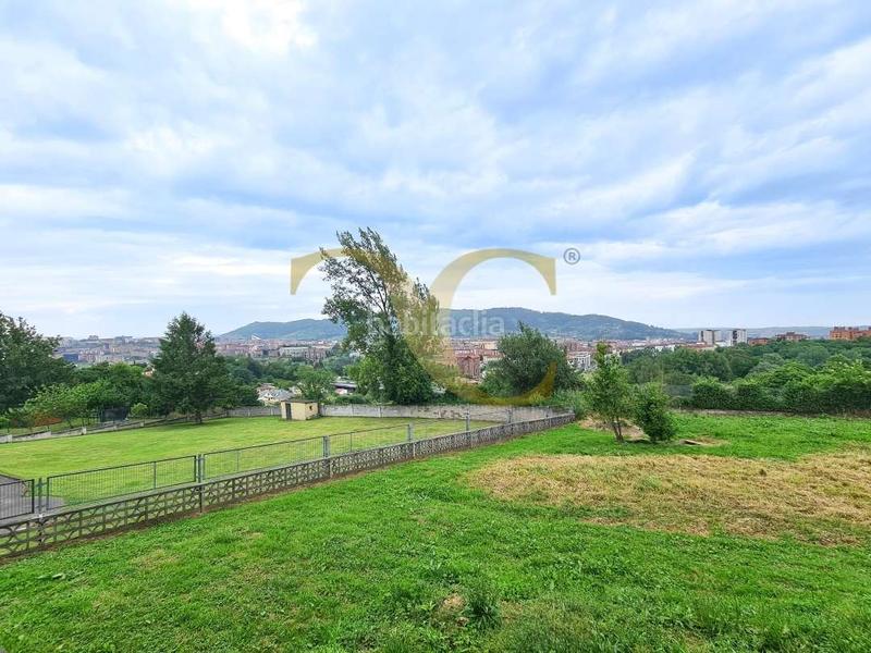 Foto fb7276f3-ef85-44df-a148-7ab04253c268. Chalet mit heizung parking in Parroquias Sur - La Manjoya Oviedo