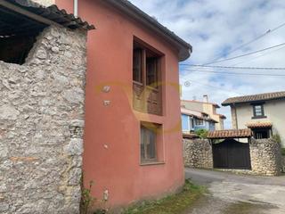 Casa  Póo. Cuadra para reformar en póo.