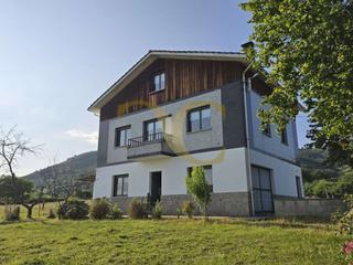 Casa  Calle hermanos gonzález valdés. Exclusiva fabulosa propiedad en la encantadora villa de la vega
