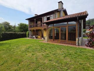 Xalet  Andrín. Exclusiva casa típica asturiana con vistas a la sierra del cuera