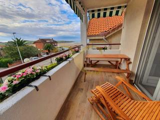 Zweistckige Wohnung  Calle playa de usil. Dplex con vistas a la playa de usil.