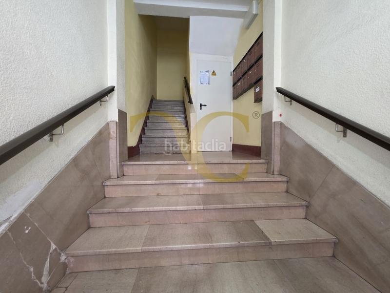 Foto 7b0854c7-a01f-41de-9ef7-cf19d53c756f. Piso exclusiva piso para reformar en cardenal cisneros. en Santander