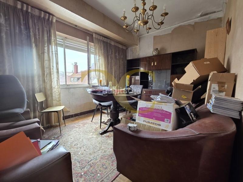 Foto ba2f9d2d-7af7-4a68-8a35-8a0f58eb294c. Piso exclusiva piso para reformar en cardenal cisneros. en Santander
