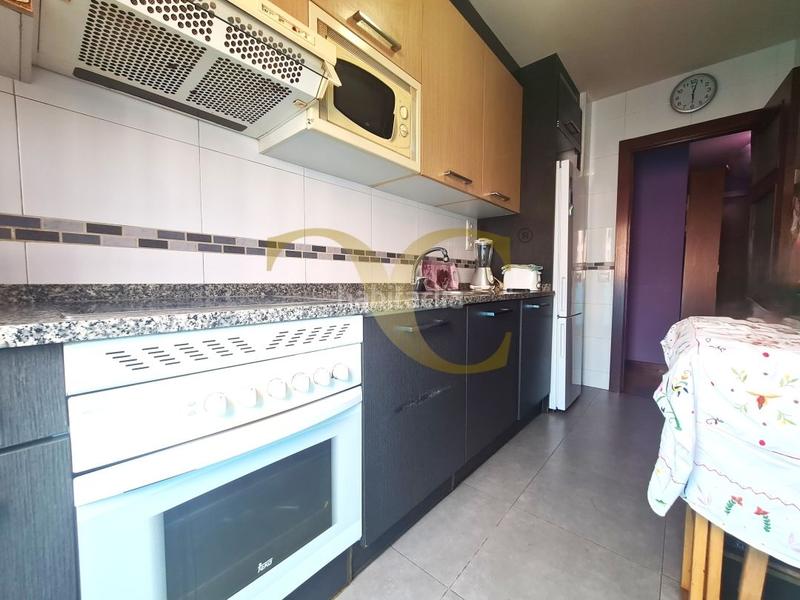 Foto c2cab9c5-0673-402b-9b03-e70f64ab7054. Flat with heating parking in Jove Gijón