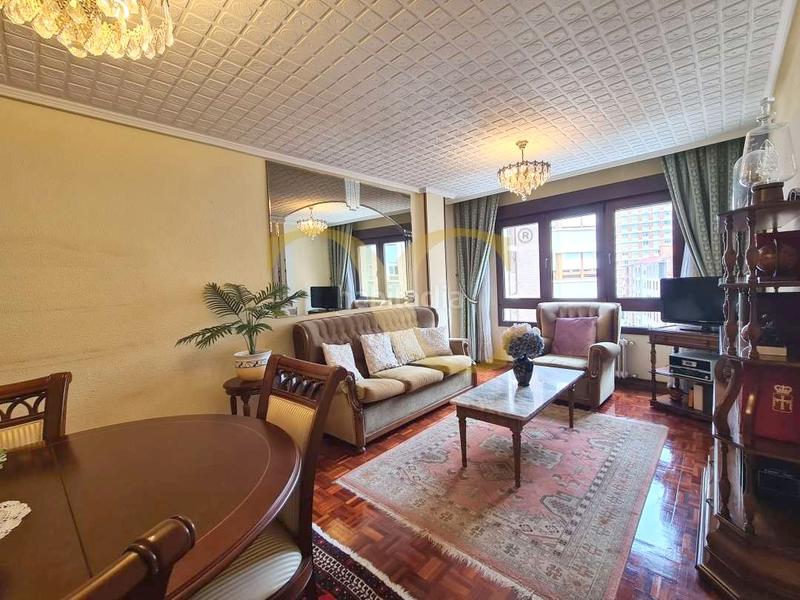 Foto d917680d-5aa7-4d43-875d-ffe5eddf420d. Piso exclusiva vivienda en el corazón de La Arena. en Gijón