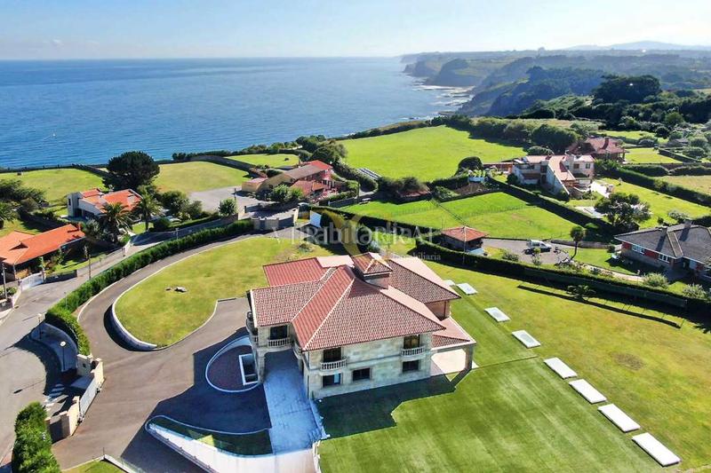 Foto 6e200842-e292-4c64-8612-d89a62a562d4. Xalet amb calefacció aparcament piscina a Somió Gijón