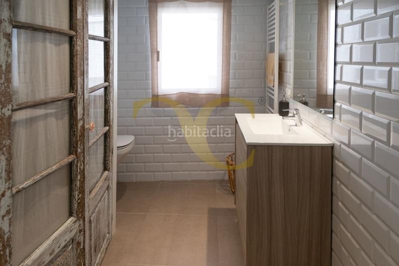 Foto f2a50fcd-d465-4fdf-a0a7-330aa47e49c3. Piso impecable dúplex en el centro . en General Dávila Santander