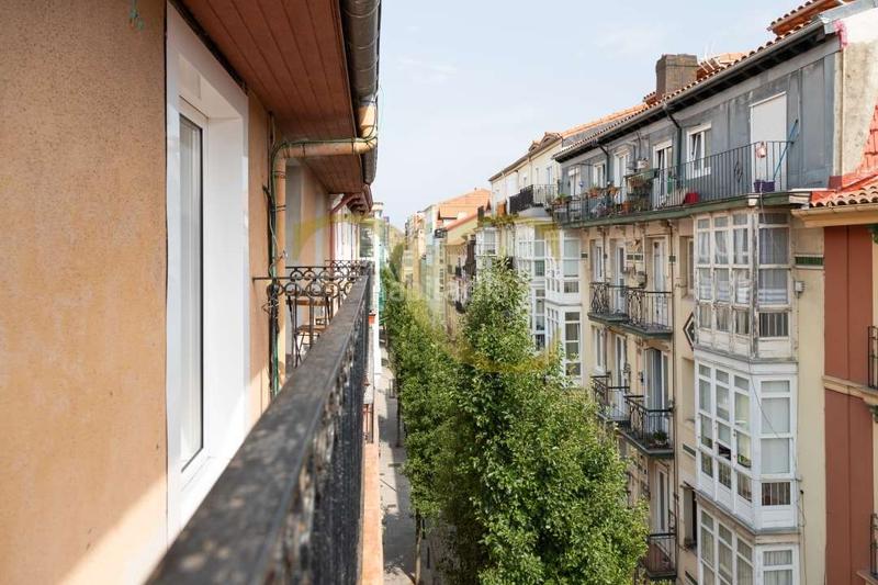 Foto fdcf80ac-2ff0-4e46-a2ba-dc5053535b55. Piso impecable dúplex en el centro . en General Dávila Santander