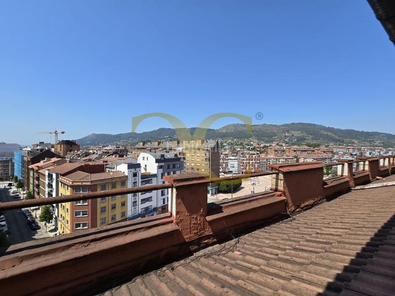 Foto df86b752-23d0-4b11-9393-fad84b13e56c. Piso octavo piso reformado con encanto y vistas inmejorables. en Oviedo