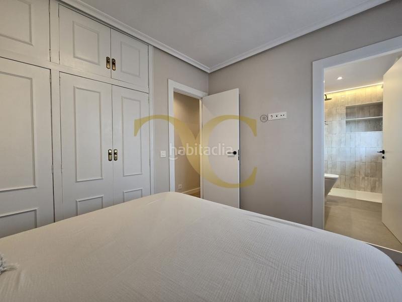 Foto e4c9934a-fee0-4594-9291-689010f81738. Piso octavo piso reformado con encanto y vistas inmejorables. en Oviedo