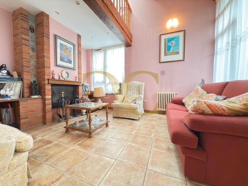 Foto 43eb1d84-49c7-4043-9c16-01be55a1f10c. Chalet espectacular vivienda unifamiliar ubicada en una exclusiva zona residencial. en Piélagos