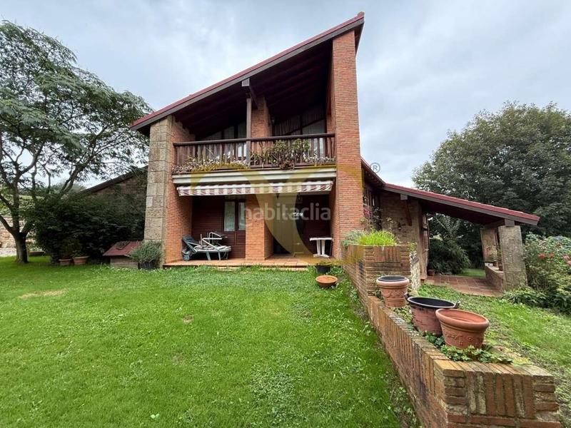 Foto 9306d8a6-db76-40bd-8fca-47fdc66ecb3f. Chalet espectacular vivienda unifamiliar ubicada en una exclusiva zona residencial. en Piélagos