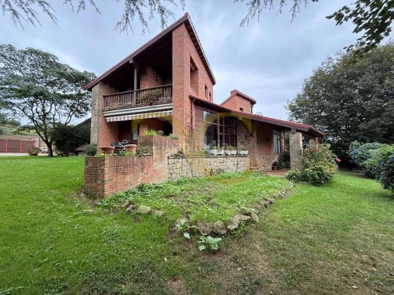 Foto b6d92eba-9ec3-430b-81c9-f8008bad187f. Chalet espectacular vivienda unifamiliar ubicada en una exclusiva zona residencial. en Piélagos