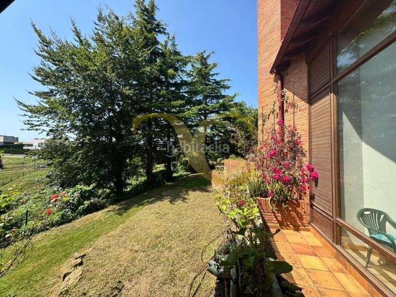 Foto d631f068-afca-441a-9af1-b46694bfff96. Chalet espectacular vivienda unifamiliar ubicada en una exclusiva zona residencial. en Piélagos