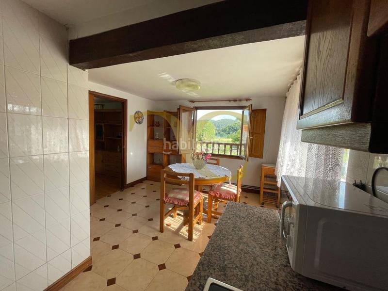 Foto 423db78a-5bb9-4008-9482-204ad952e4bb. Casa  con jardín . en Entrambasaguas