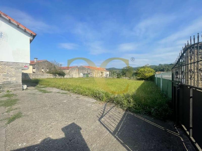 Foto 894ca5de-1379-49ec-90f3-1c77c5424d1e. Casa  con jardín . en Entrambasaguas