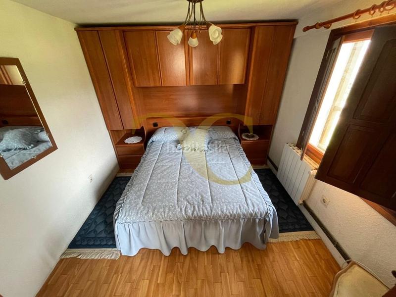 Foto ae2a9f1a-5dbb-4bb4-bf44-561280f47b26. Casa  con jardín . en Entrambasaguas