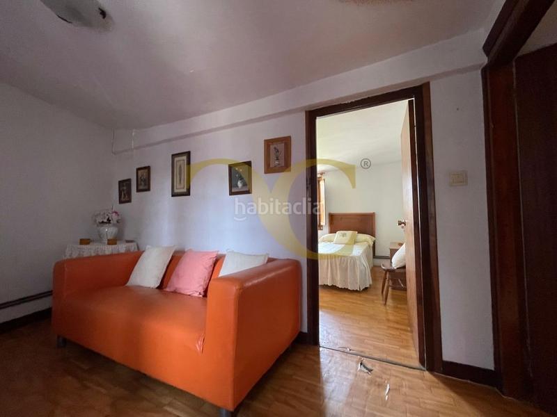 Foto d5b5be8c-4ee5-4487-8947-4f3bc1733a48. Casa  con jardín . en Entrambasaguas