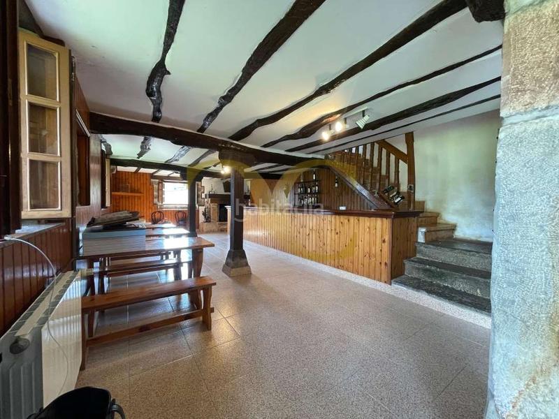 Foto db70c55c-51d1-48a7-bb95-8434c3f9d570. Casa  con jardín . en Entrambasaguas