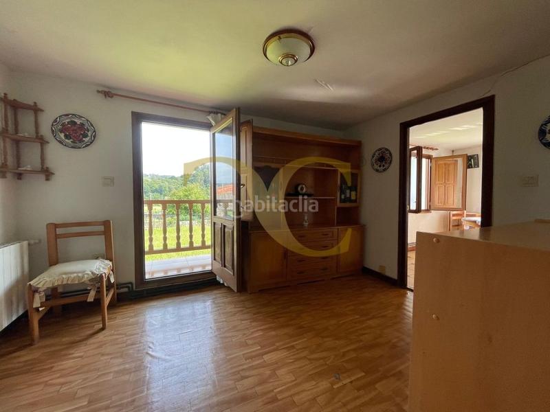 Foto e834d931-7106-43d9-adbf-91942fc8350d. Casa  con jardín . en Entrambasaguas