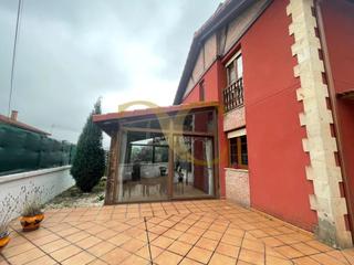 Chalet  Barrio salcedo. Impecable chalet adosado en vioño.