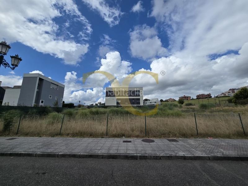 Foto 398b0d36-e573-4d11-9645-af562e3f73a4. Terreny residencial a Montecerrao Oviedo