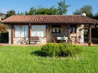 Casa  Camin de la corolla. Acogedor chalet independiente que combina la serenidad de la vid