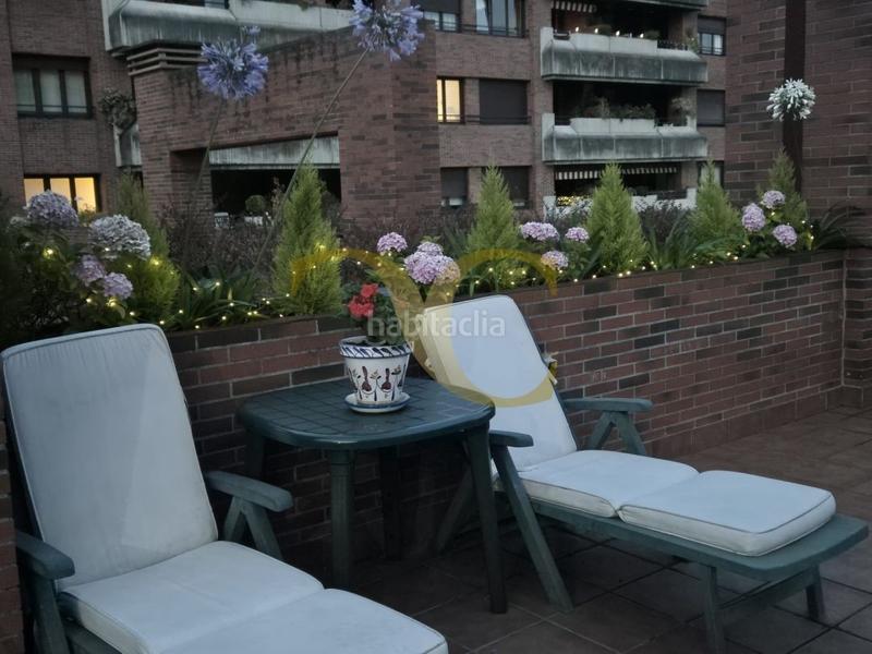 Foto 19b3ffc0-8cfa-4196-8c4b-8f4cc21e81fa. Piso exclusiva en la mejor zona de Viesques, con cuatro dormitorios, terraza, piscina y zonas comunes. en Gijón