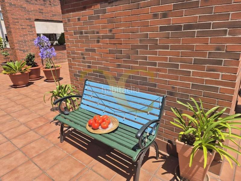Foto 1a0cbc58-91e9-4b9a-9f0f-eeba87545145. Piso exclusiva en la mejor zona de Viesques, con cuatro dormitorios, terraza, piscina y zonas comunes. en Gijón
