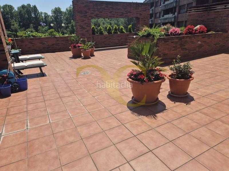 Foto 35ba8f16-446b-479a-804f-a6d81f8b88f4. Piso exclusiva en la mejor zona de Viesques, con cuatro dormitorios, terraza, piscina y zonas comunes. en Gijón