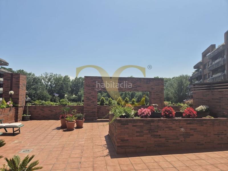 Foto 42a09626-080e-4479-94f6-fd4bd5c063e0. Piso exclusiva en la mejor zona de Viesques, con cuatro dormitorios, terraza, piscina y zonas comunes. en Gijón