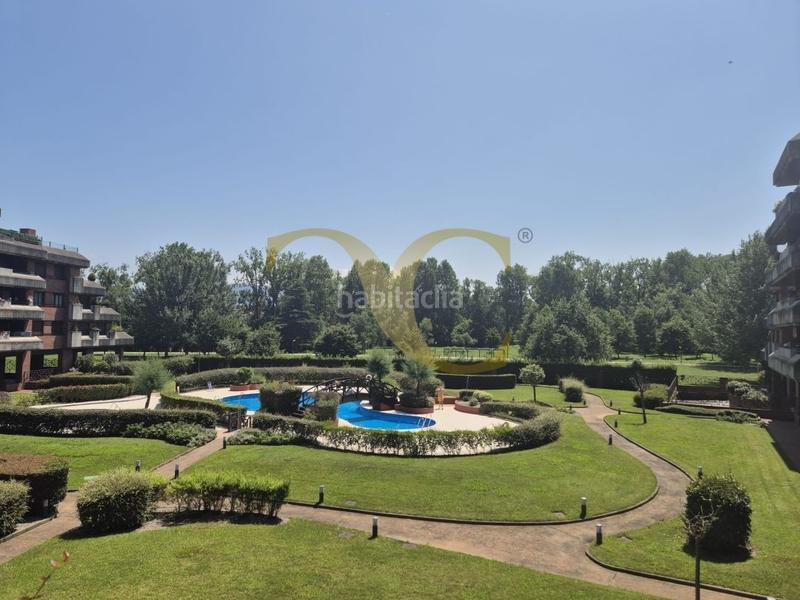 Foto aa916eb2-18cd-4f63-b5e4-d51d406464a1. Piso exclusiva en la mejor zona de Viesques, con cuatro dormitorios, terraza, piscina y zonas comunes. en Gijón