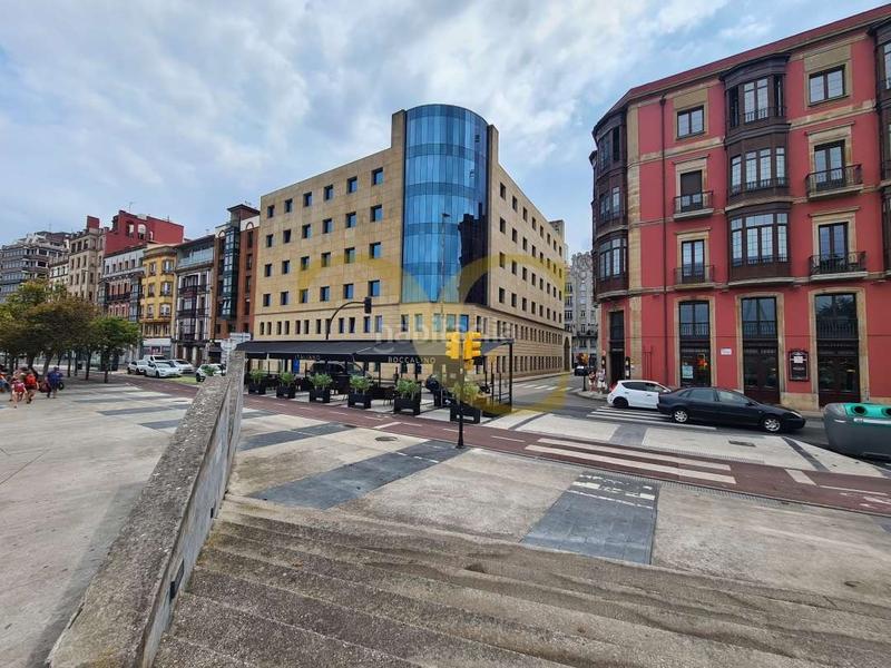 Foto 2549c694-15e5-41bd-8080-25428efe9373. Piso tu hogar frente al puerto deportivo en Centro Gijón