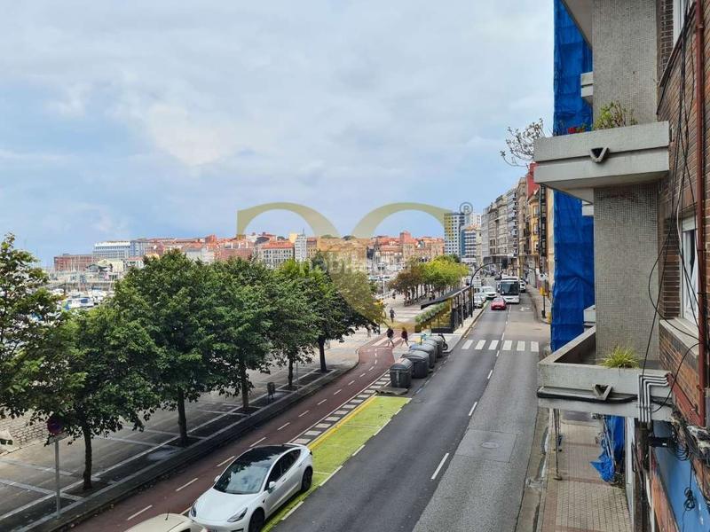 Foto 8ab8e425-d034-4cdf-867b-f46db00d08a1. Piso tu hogar frente al puerto deportivo en Centro Gijón